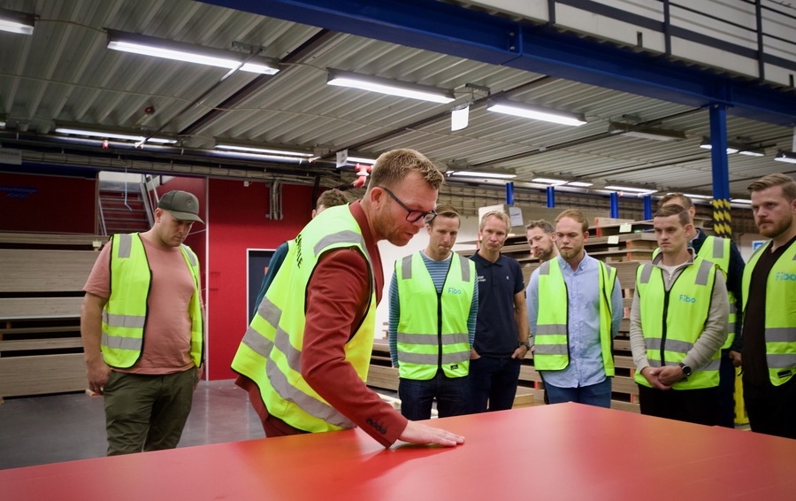 Ryddig, rent og robotisert i fabrikklokalene på Fibo