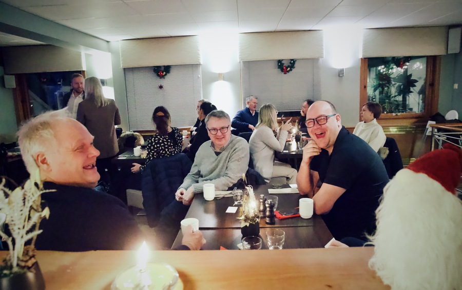 Koste seg på julefrokost