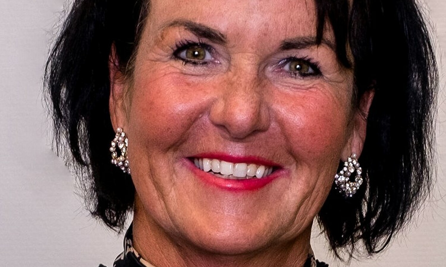 Lisbeth Holen jobber sammen med Torbjørn Ravnaas for å finne foreningen nye leder.